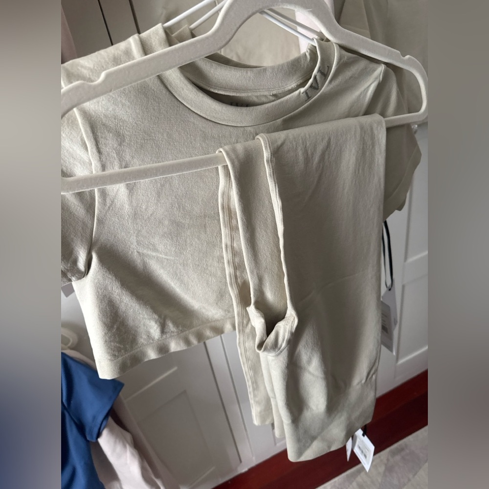 New! 2-pc set IVL Cream / Light Gray Lounge / Gym  Set (NWT)